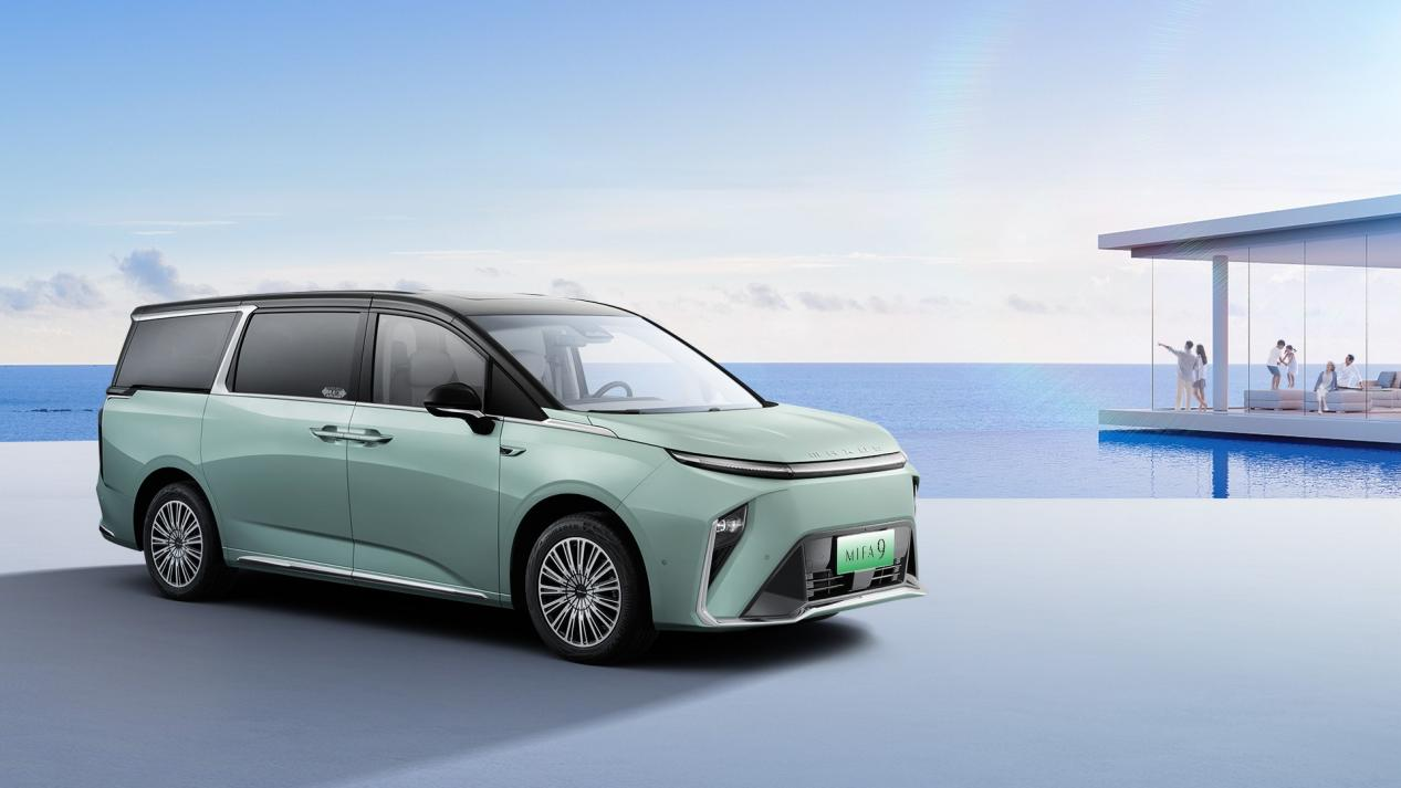 MAXUS MIFA 9 electric MPV